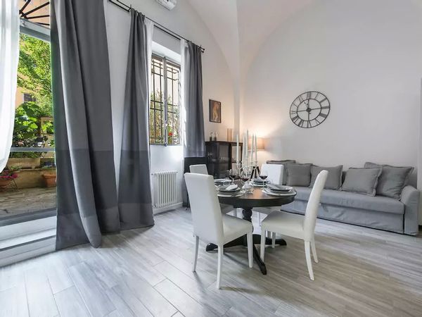 Apartment with private garden in the heart of old Florence