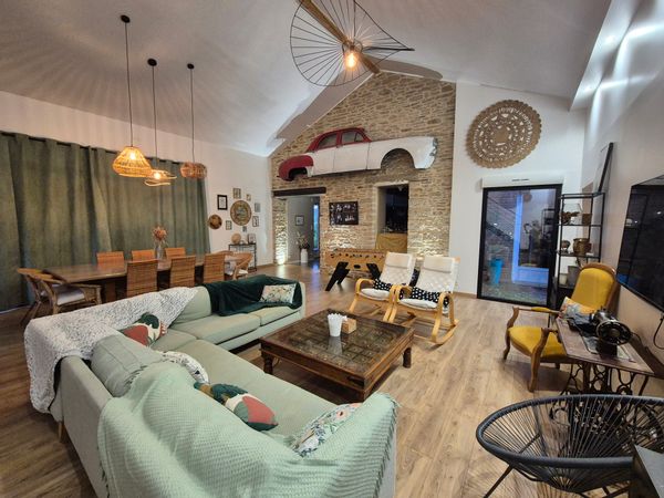 Villa 240m² surplombant la campagne avec jacuzzi