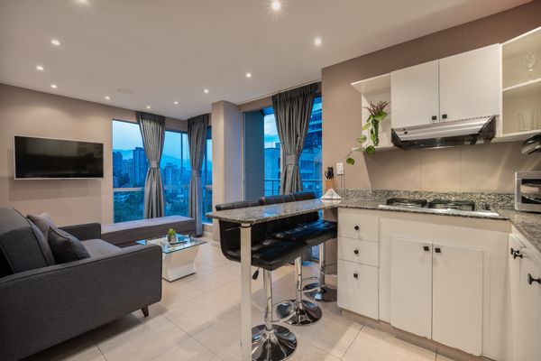 Cyan suites 2bed 2bath perfect stay Tourist friendly