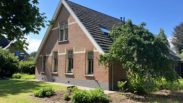 Spacious modern former farm house