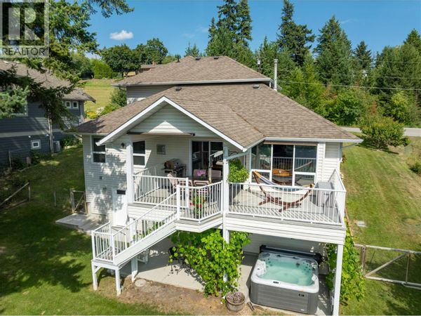 Lakeview Living only 5 Minutes from Downtown or the Beach