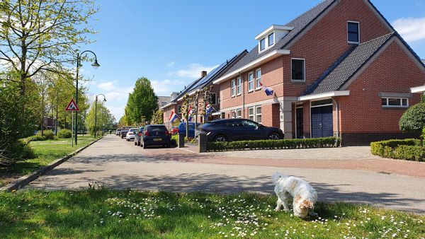 Half vrijstaand huis aan de rand van landelijk dorp in het Land van Maas Waal