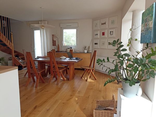 maison à 10 mn à pied du bord de mer et du centre bourg