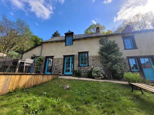 Maison en bordure de forêt dans un village plein de charme