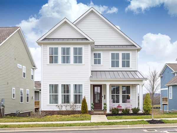 Bright & Light Family Home in Thompson's Station, Tennessee