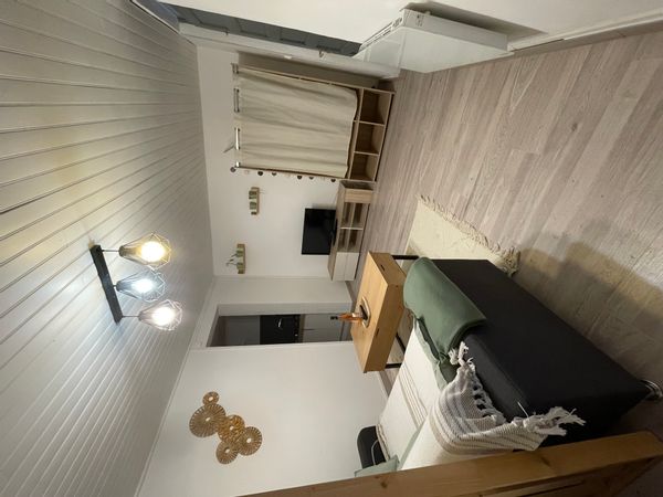 Joli studio avec extérieur