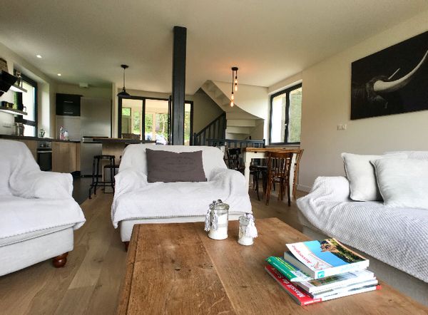 Maison de 12 personnes rénovée avec soins dans un écrin de nature