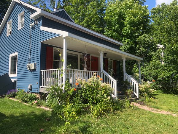 Cape Cod cottage in adorable mountain hamlet.