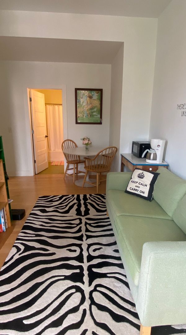 2 BR apartment in the heart of Linden Hills close to lakes, parks and trails