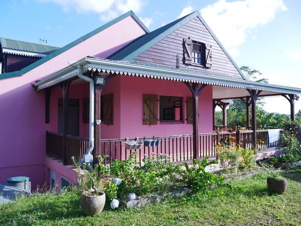 Maison dans un écrin de verdure