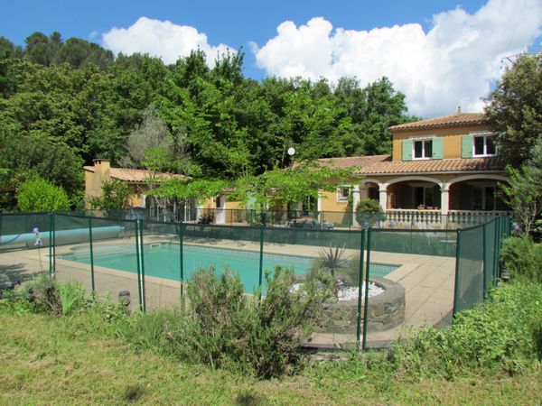 Maison provençale avec piscine