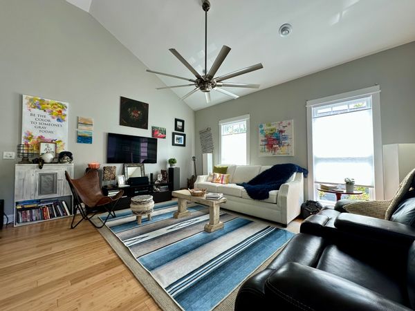 Lyn & Michael's Apartment.  Beautiful fully furnished one bedroom apartment. Full bath and shower, washer and dryer, smart TV, king size bed. In a gated community with community dock. Great location to explore the lowcountry and all it has to offer!