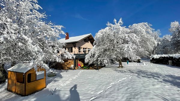 Maison typique du poizat au cœur de la nature