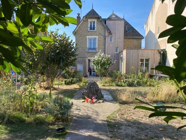 Une chambre (ou deux) si nous sommes dans la maison ...