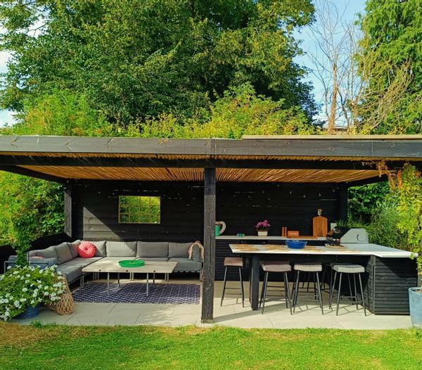 5 bed spacious open plan home with stunning views. Near Oxford, Bath, London and the Cotswolds.