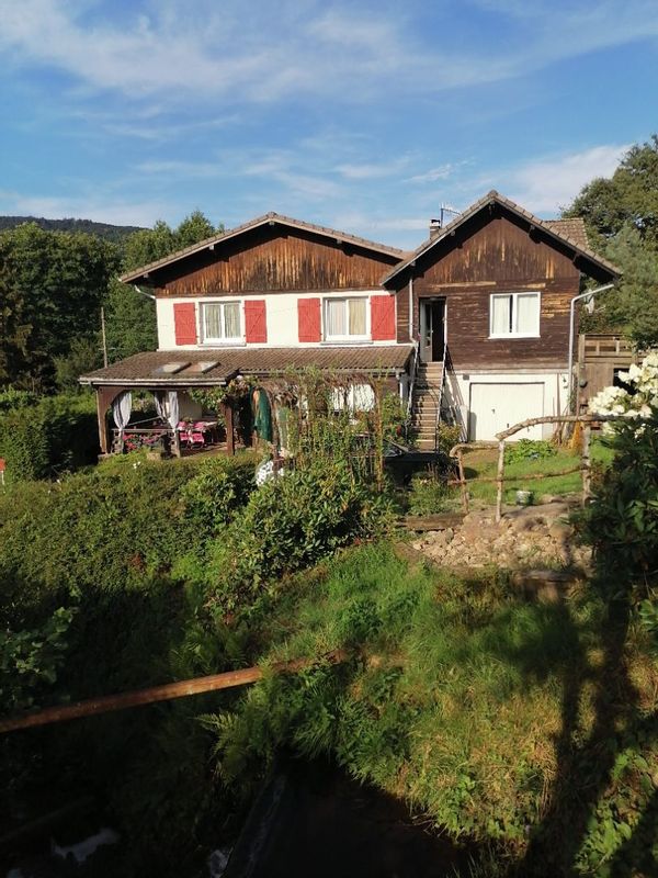 PETIT GITE DU CLOS DU RUISSEAU de 90 m2, 1 gr.  ch., confortable pour 2 personnes. OPTION MENAGE 50€