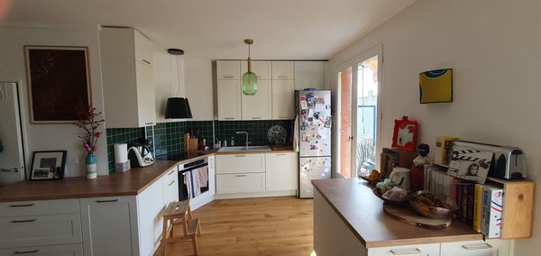 Grand appartement très lumineux dans un cadre calme et verdoyant à 30 minutes du centre de Paris.