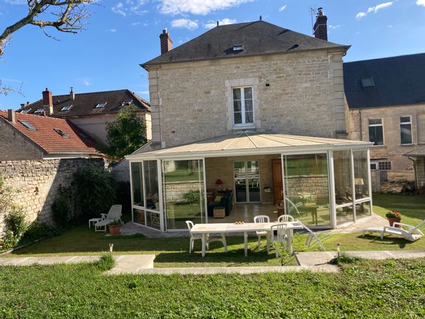 Chambre privée dans belle maison en pierre
