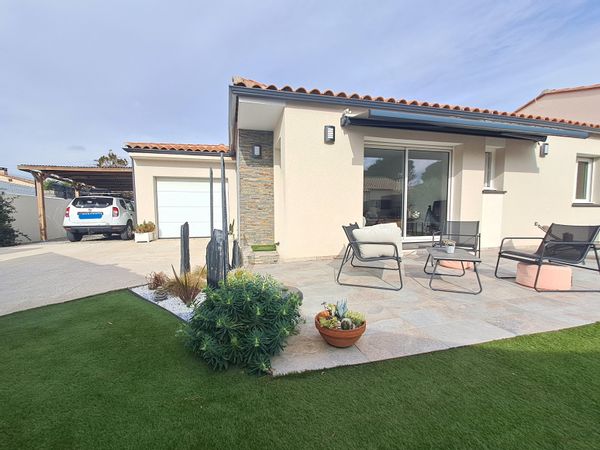 Villa neuve au calme entre montagne et mer