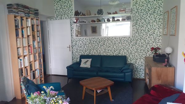 Nice 5 rooms flat with a view on a garden next to Prague Castle