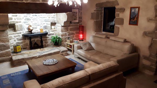 Longère avec vue sur la baie de Douarnenez et proche Locronan