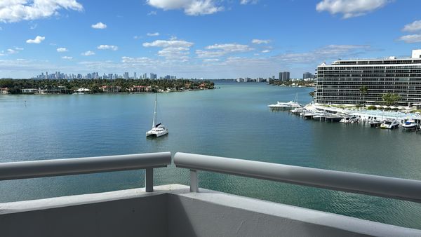 Stunning views over the sparking waters of Biscayne Bay at Miami Beach