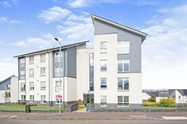 Modern, spacious, bright apartment with easy access to Glasgow city centre