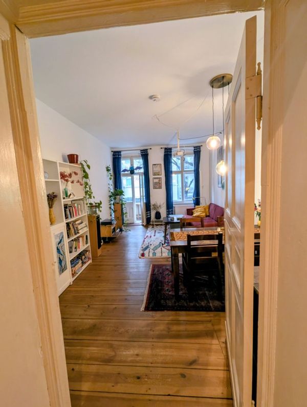 Spacious & comfortable  2-room apartment in Berlin Neukolln