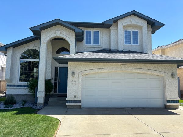 Big, bright home in Edmonton with great access to city and nature