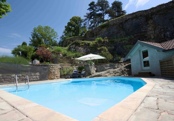 Dépendance cosy avec piscine - cremieu cité médiévale