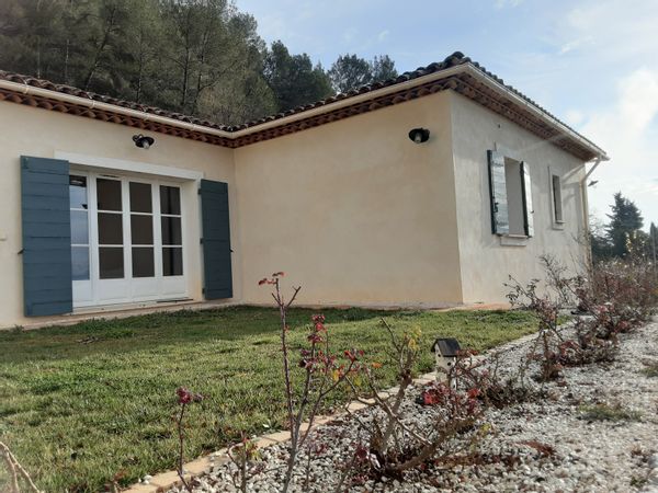 Mas provençal au coeur des oliviers