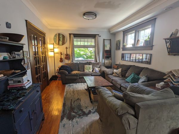 Classic Century Home in Kitchener. Easy access for day trips!