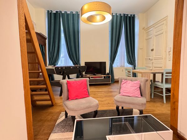 Bourges ↔ Paris Au pied de la Cathédrale de Bourges - XVIIIe siècle