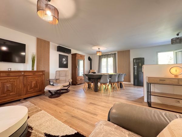 Bourges- Village paisible - jacuzzi - grand jardin