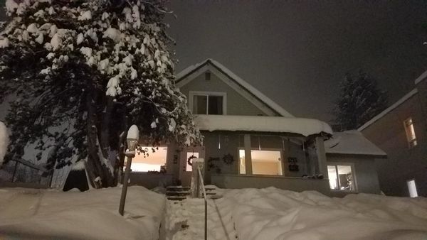 Cozy 3 bedroom town home in excellent 2nd Ave location close to downtown, arena and ski hill!