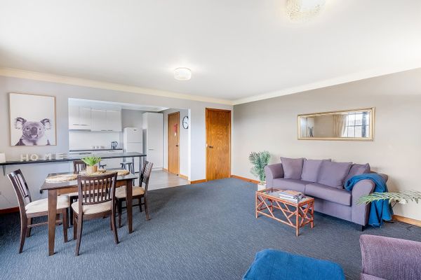 Cosy, fully equipped 2 bedroom apartment in tranquil Sandy Bay - minutes from Hobart city centre