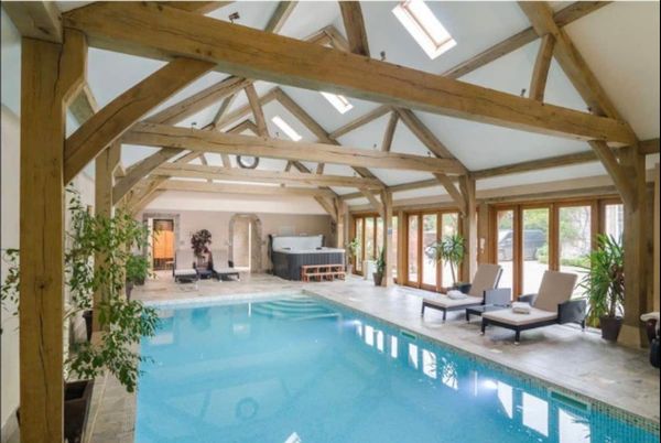 Apartment in converted barn with pool / spa access