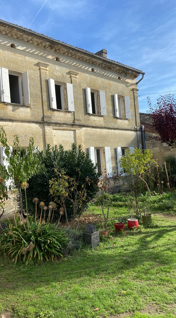 Home in Saint-Denis-De-Pile