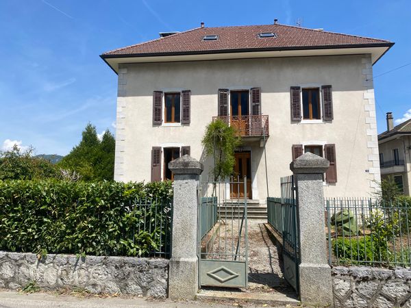 Magnifique Maison de 1915 au cœur de la haute Savoie. Proche station de ski et Genève