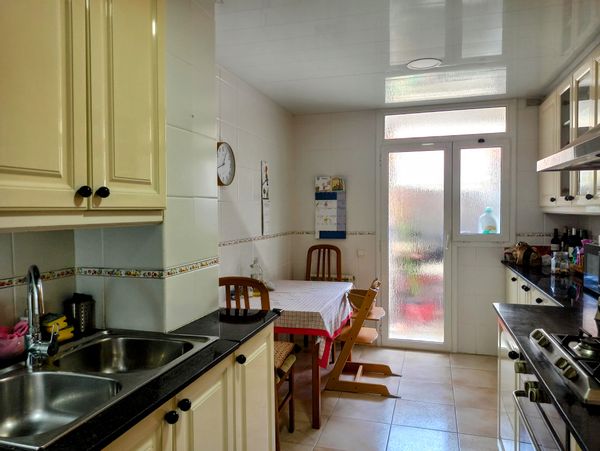 Family-friendly apartment in beautiful coastal town, 30 minutes away from Barcelona
