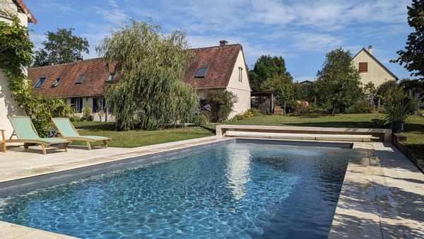Grande maison familiale avec piscine à la campagne près de Chartres