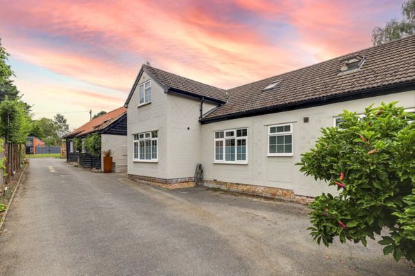 Eclectic country retreat with great transport links close to Cambridge
