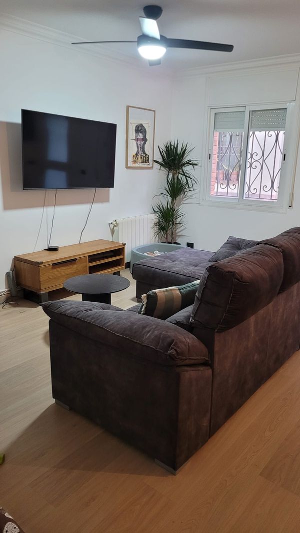 Charming Barcelona House in a Quiet Area, 10 Minutes from Sagrada Família