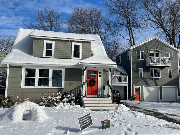 Light-filled water view home, walk everywhere! Perfect base for New England exploring.