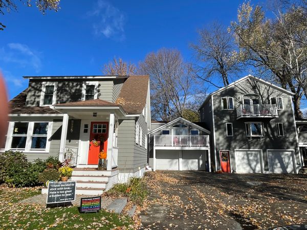 Sunny 2 bedroom townhouse close to everything, great New England base.