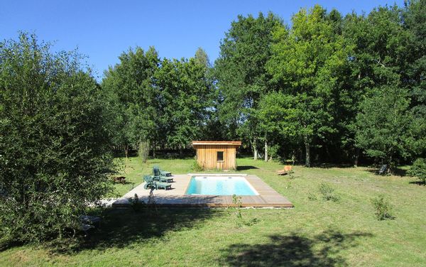 Propriété landaise isolée avec piscine en plein coeur de la forêt landaise sur 4 hectares