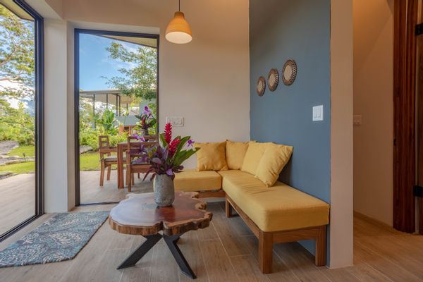 2 Bedroom villa w/ Mountain Views 20 min from Dominical beach!