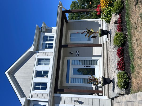 La maison de Elaine et Normand Joli Cottage entouré de nombreux boisés et terrains équestres