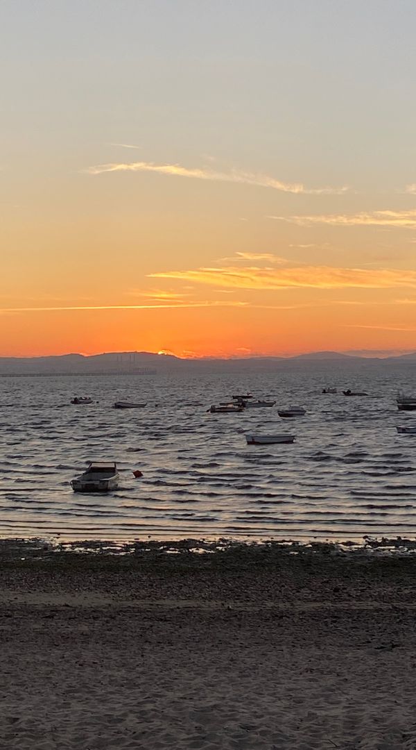 Over the water 25 min from Lisbon city center (no guest points)