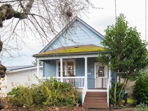 Charming, Quirky Old Home in the Heart of Portland — Walk to Mississippi & Williams! Welcome to your slice of classic Portland character! This old and wonderfully quirky home is full of soul, history, and good vibes. Located just a 5-minute walk from the vibrant Mississippi Street and bustling Williams Avenue, you'll have the best of Portland’s cafes, shops, bars, and culture right at your doorstep — and still come home to a peaceful retreat. 